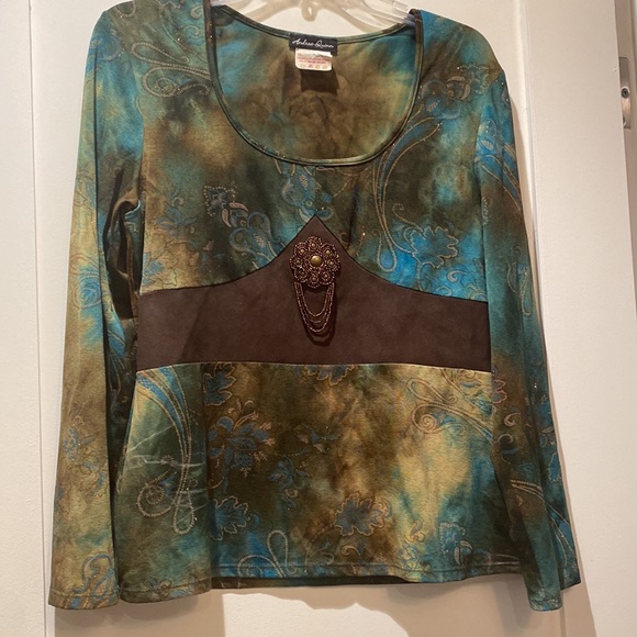 Gorgeous ladies size M top by Andrea Quinn - Picture 5 of 5